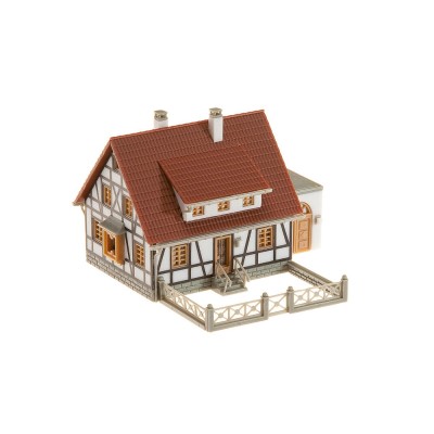 Timbered House with Garage (木骨造りの住宅 ガレージ付き)