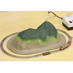 ジオラマ素材の山とミニ鉄道模型運転セット