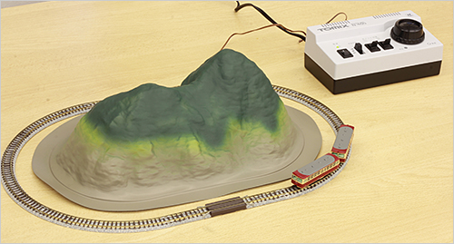 ジオラマ素材の山とミニ鉄道模型運転セット 鉄道模型 通販 Nゲージ ミッドナイン