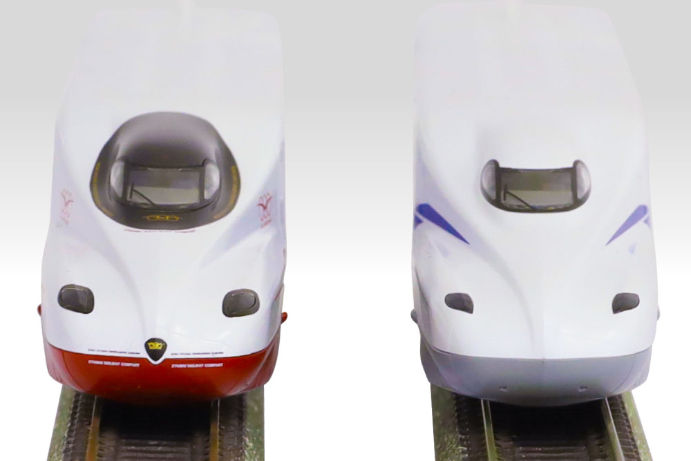 正面から見たNゲージモデルの「東海道・山陽新幹線N700S」と「N700Sかもめ」