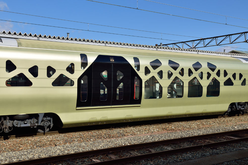 10両編成の車両に1ヵ所しかないTRAIN SUITE 四季島の乗降口