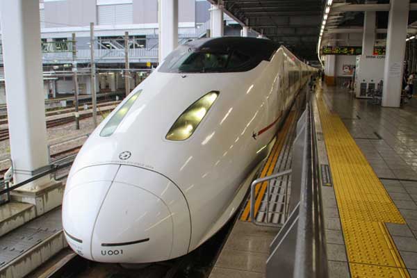 ディズニーやピクサーとコラボする800系 鉄道模型 通販