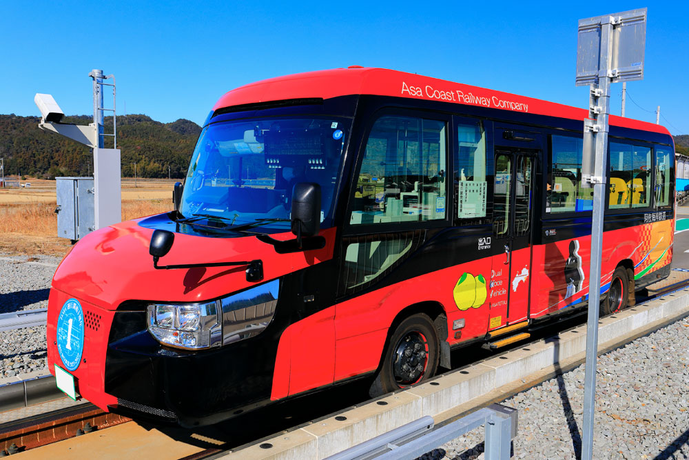 阿波海南駅に停車する阿佐海岸鉄道のDMV