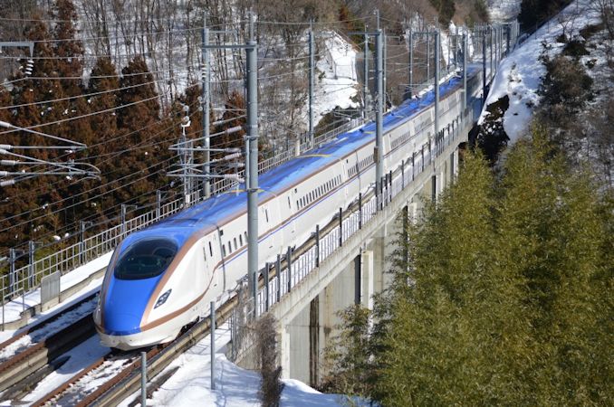 E7系／W7系新幹線と雪