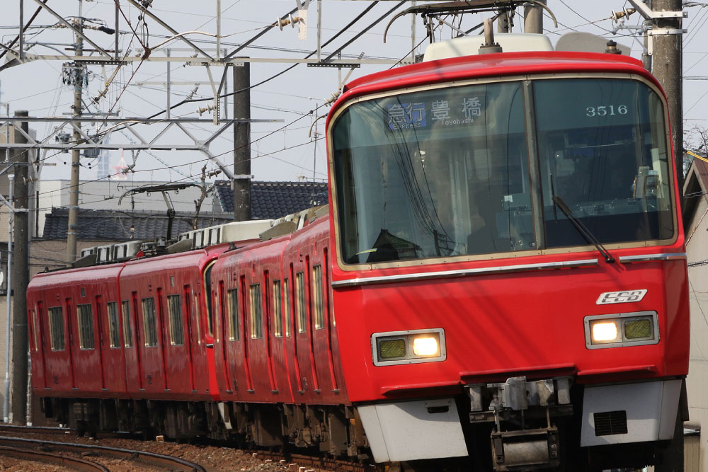 走行する名古屋鉄道「3500系」