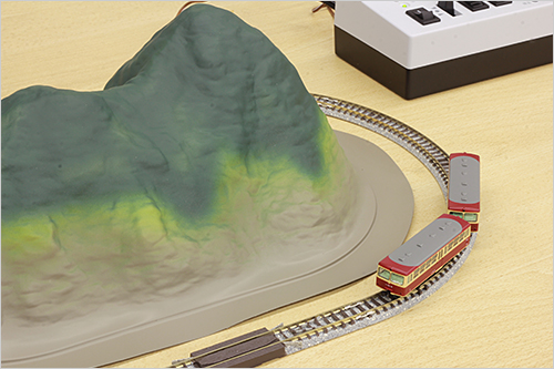 ジオラマ素材の山とミニ鉄道模型運転セット 鉄道模型 通販 Nゲージ ミッドナイン